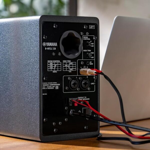 Yamaha hs3 Studio monitors