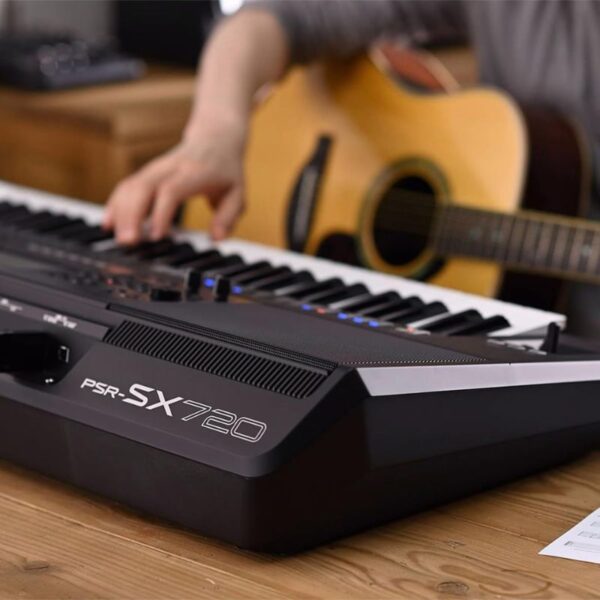 Yamaha PSR-SX720 61-Key Arranger Workstation
