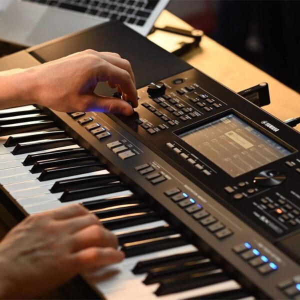 Yamaha PSR-SX920 Arranger Workstation